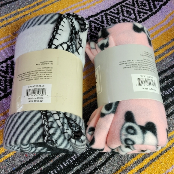 NWT lot of 2 polar fleece throws 50×60 pink/panda bl/wh buffalo plaid - Picture 5 of 5